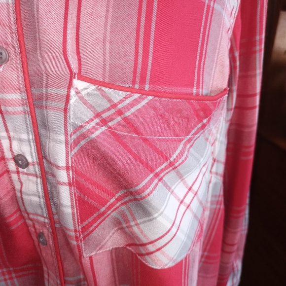 Melissa McCarthy plaid flannel shirt - Picture 2 of 6